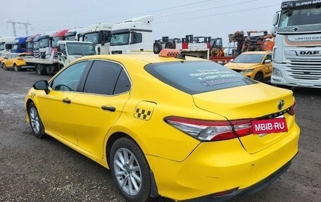 Toyota Camry, 2021 год, 1 650 000 рублей, 4 фотография