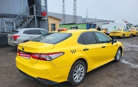 Toyota Camry, 2021 год, 1 650 000 рублей, 6 фотография