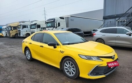 Toyota Camry, 2021 год, 1 650 000 рублей, 3 фотография