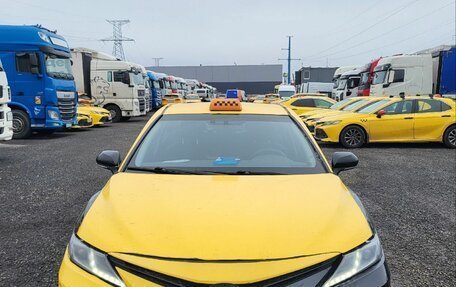Toyota Camry, 2021 год, 1 650 000 рублей, 2 фотография