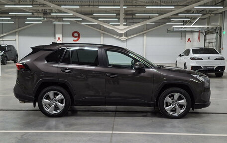 Toyota RAV4, 2020 год, 2 840 000 рублей, 4 фотография