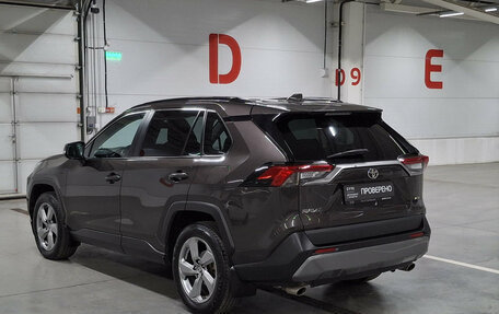 Toyota RAV4, 2020 год, 2 840 000 рублей, 7 фотография