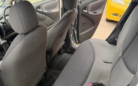 Toyota Vitz, 2004 год, 430 000 рублей, 10 фотография