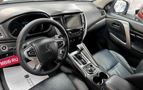 Mitsubishi Pajero Sport III рестайлинг, 2019 год, 3 190 000 рублей, 8 фотография