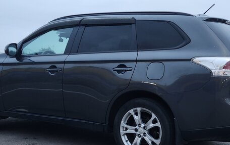Mitsubishi Outlander III рестайлинг 3, 2013 год, 1 200 000 рублей, 10 фотография