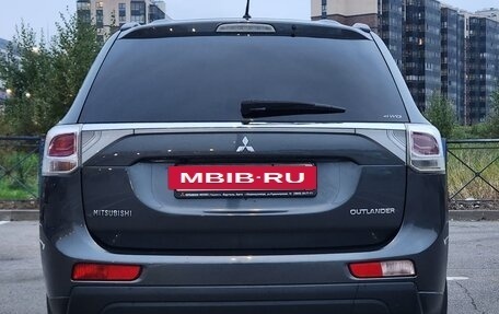 Mitsubishi Outlander III рестайлинг 3, 2013 год, 1 200 000 рублей, 9 фотография