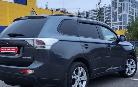 Mitsubishi Outlander III рестайлинг 3, 2013 год, 1 200 000 рублей, 8 фотография