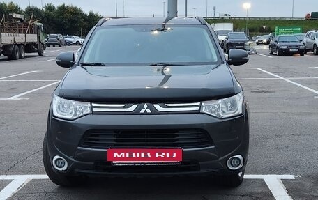 Mitsubishi Outlander III рестайлинг 3, 2013 год, 1 200 000 рублей, 3 фотография