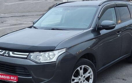 Mitsubishi Outlander III рестайлинг 3, 2013 год, 1 200 000 рублей, 4 фотография
