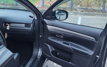 Mitsubishi Outlander III рестайлинг 3, 2013 год, 1 200 000 рублей, 12 фотография