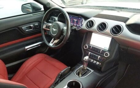 Ford Mustang VI рестайлинг, 2022 год, 3 900 000 рублей, 4 фотография