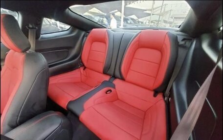 Ford Mustang VI рестайлинг, 2022 год, 3 900 000 рублей, 6 фотография