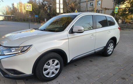 Mitsubishi Outlander III рестайлинг 3, 2019 год, 2 049 000 рублей, 5 фотография