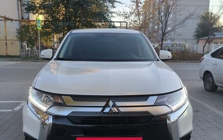 Mitsubishi Outlander III рестайлинг 3, 2019 год, 2 049 000 рублей, 2 фотография