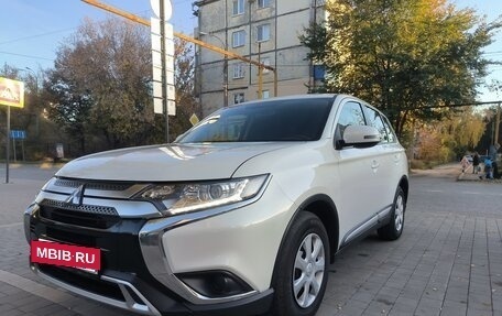 Mitsubishi Outlander III рестайлинг 3, 2019 год, 2 049 000 рублей, 4 фотография