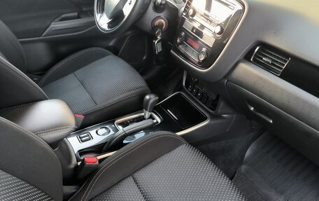 Mitsubishi Outlander III рестайлинг 3, 2019 год, 2 049 000 рублей, 11 фотография