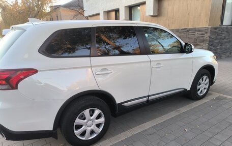 Mitsubishi Outlander III рестайлинг 3, 2019 год, 2 049 000 рублей, 9 фотография