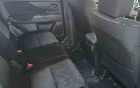 Mitsubishi Outlander III рестайлинг 3, 2019 год, 2 049 000 рублей, 12 фотография