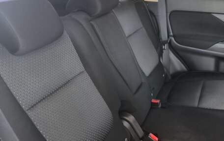 Mitsubishi Outlander III рестайлинг 3, 2019 год, 2 049 000 рублей, 13 фотография