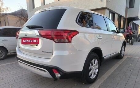 Mitsubishi Outlander III рестайлинг 3, 2019 год, 2 049 000 рублей, 8 фотография