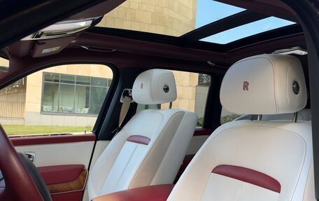 Rolls-Royce Cullinan, 2019 год, 26 500 000 рублей, 15 фотография