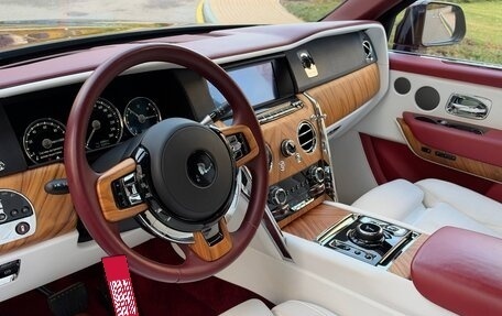 Rolls-Royce Cullinan, 2019 год, 26 500 000 рублей, 16 фотография