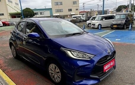 Toyota Yaris, 2023 год, 1 069 000 рублей, 3 фотография