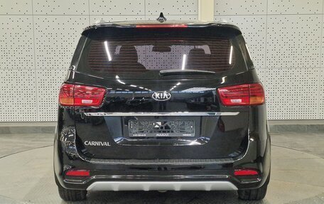 KIA Carnival III, 2019 год, 2 200 000 рублей, 4 фотография