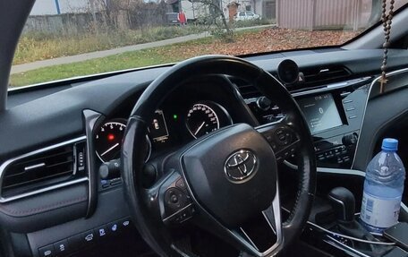 Toyota Camry, 2020 год, 2 650 000 рублей, 3 фотография