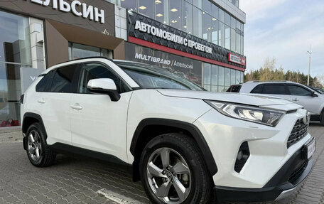 Toyota RAV4, 2020 год, 2 670 000 рублей, 5 фотография