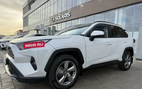 Toyota RAV4, 2020 год, 2 670 000 рублей, 3 фотография