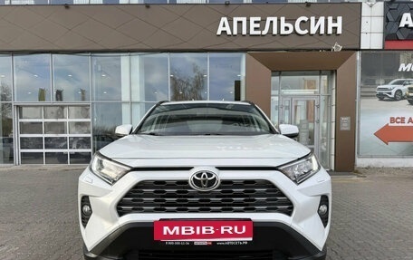 Toyota RAV4, 2020 год, 2 670 000 рублей, 2 фотография