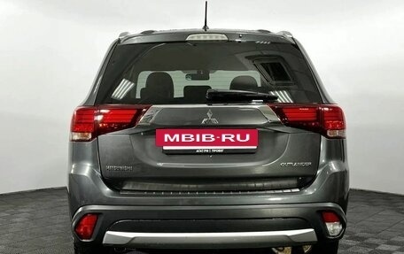Mitsubishi Outlander III рестайлинг 3, 2016 год, 1 950 000 рублей, 7 фотография