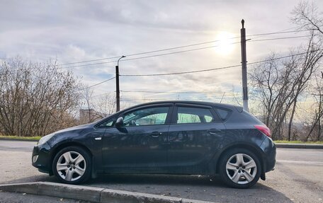 Opel Astra J, 2011 год, 530 000 рублей, 1 фотография