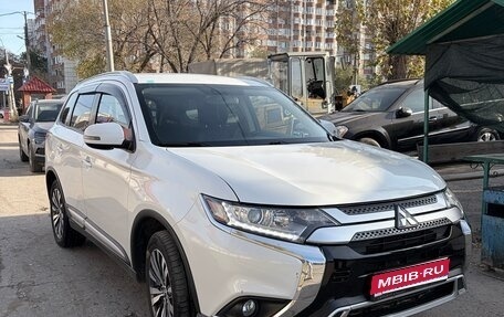Mitsubishi Outlander III рестайлинг 3, 2020 год, 2 350 000 рублей, 1 фотография