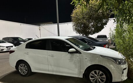 KIA Rio IV, 2018 год, 1 130 000 рублей, 1 фотография