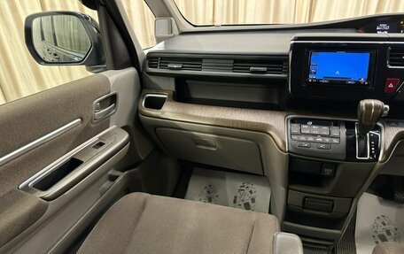Honda Stepwgn IV рестайлинг, 2016 год, 1 799 000 рублей, 14 фотография