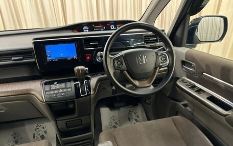 Honda Stepwgn IV рестайлинг, 2016 год, 1 799 000 рублей, 15 фотография