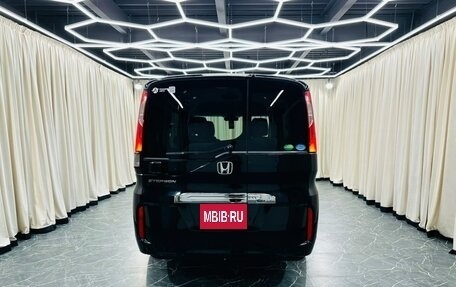Honda Stepwgn IV рестайлинг, 2016 год, 1 799 000 рублей, 5 фотография