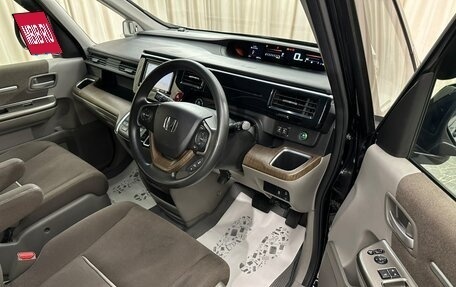 Honda Stepwgn IV рестайлинг, 2016 год, 1 799 000 рублей, 10 фотография