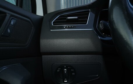 Volkswagen Tiguan II, 2018 год, 1 798 000 рублей, 23 фотография