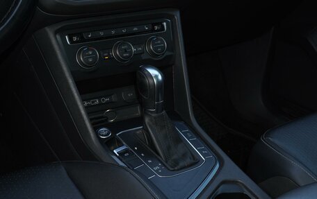 Volkswagen Tiguan II, 2018 год, 1 798 000 рублей, 20 фотография