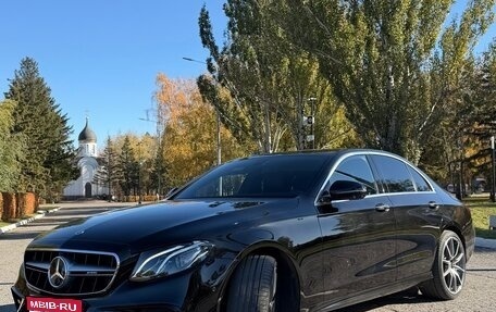 Mercedes-Benz E-Класс, 2019 год, 3 850 000 рублей, 1 фотография
