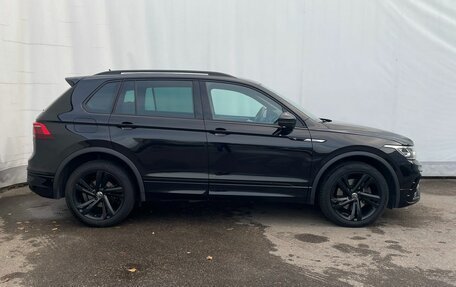 Volkswagen Tiguan II, 2021 год, 3 799 000 рублей, 7 фотография