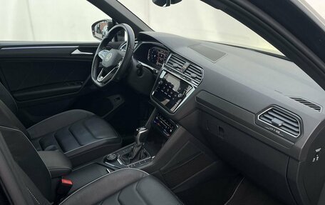 Volkswagen Tiguan II, 2021 год, 3 799 000 рублей, 15 фотография