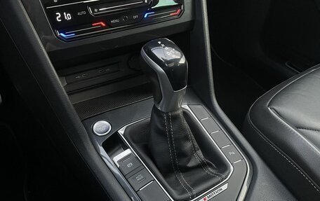 Volkswagen Tiguan II, 2021 год, 3 799 000 рублей, 13 фотография