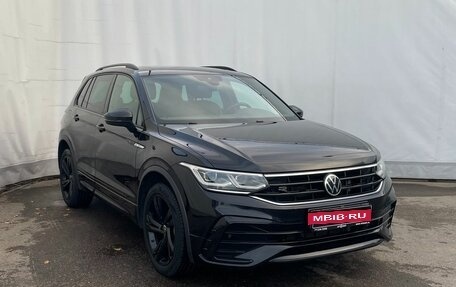 Volkswagen Tiguan II, 2021 год, 3 799 000 рублей, 3 фотография