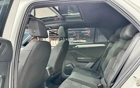Volkswagen T-Roc I, 2022 год, 1 829 000 рублей, 9 фотография