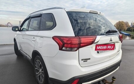 Mitsubishi Outlander III рестайлинг 3, 2017 год, 1 720 000 рублей, 10 фотография