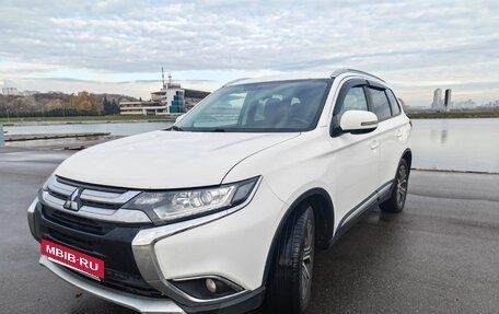 Mitsubishi Outlander III рестайлинг 3, 2017 год, 1 720 000 рублей, 4 фотография